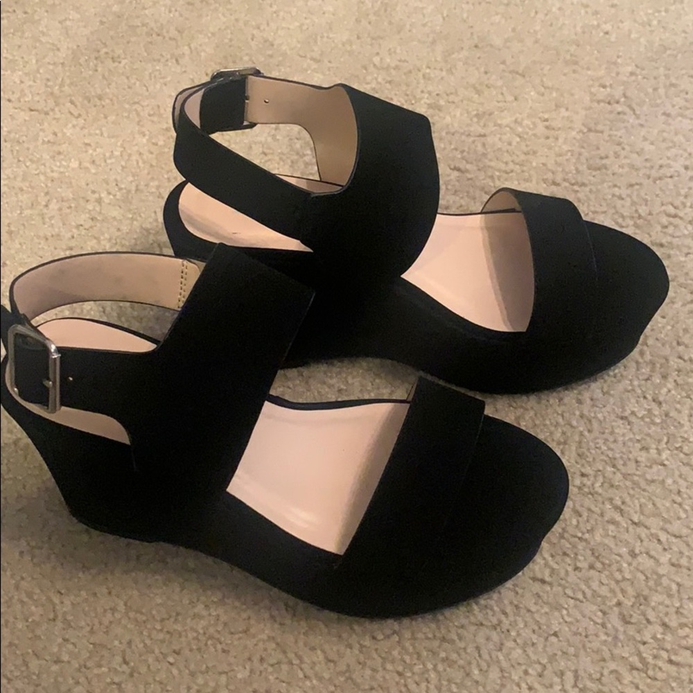 Black Wedges